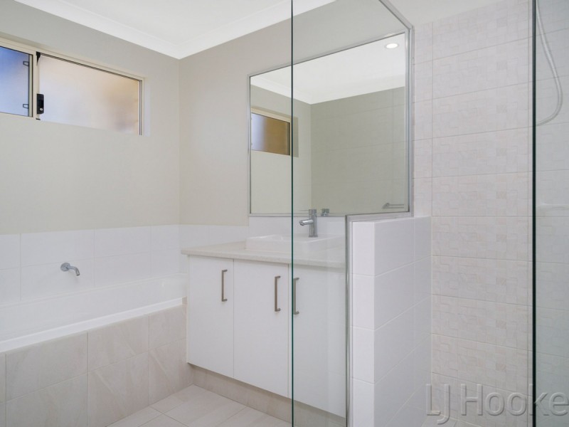 32 Renou Street, Queens Park WA 6107