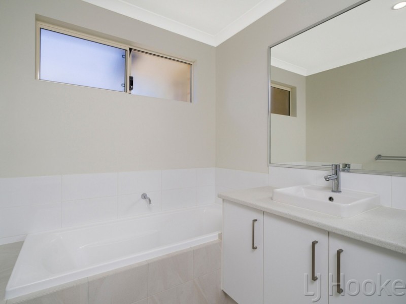 32 Renou Street, Queens Park WA 6107