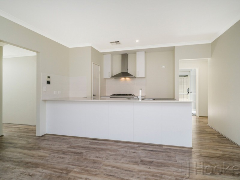 32 Renou Street, Queens Park WA 6107