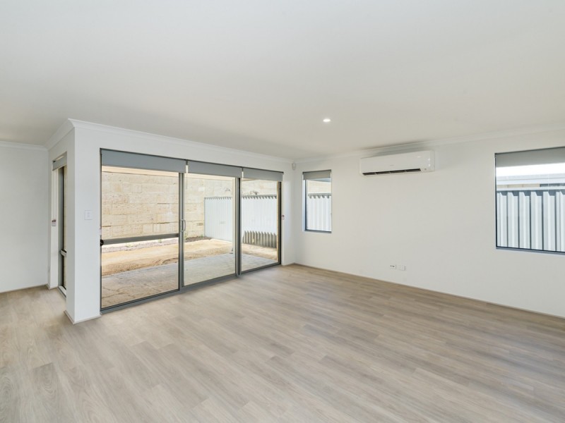 6 Glimmer Road, Eglinton WA 6034