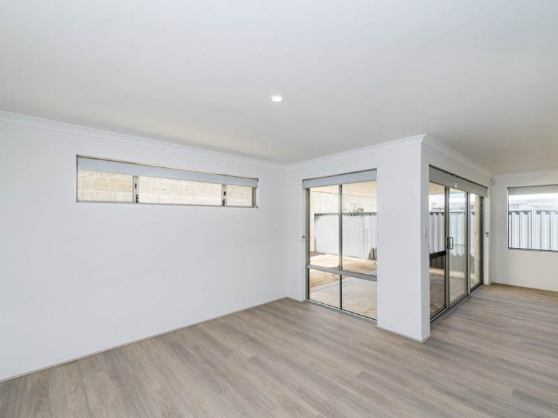 6 Glimmer Road, Eglinton WA 6034