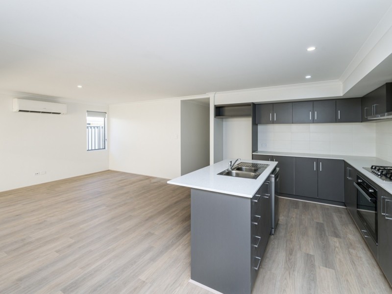 6 Glimmer Road, Eglinton WA 6034