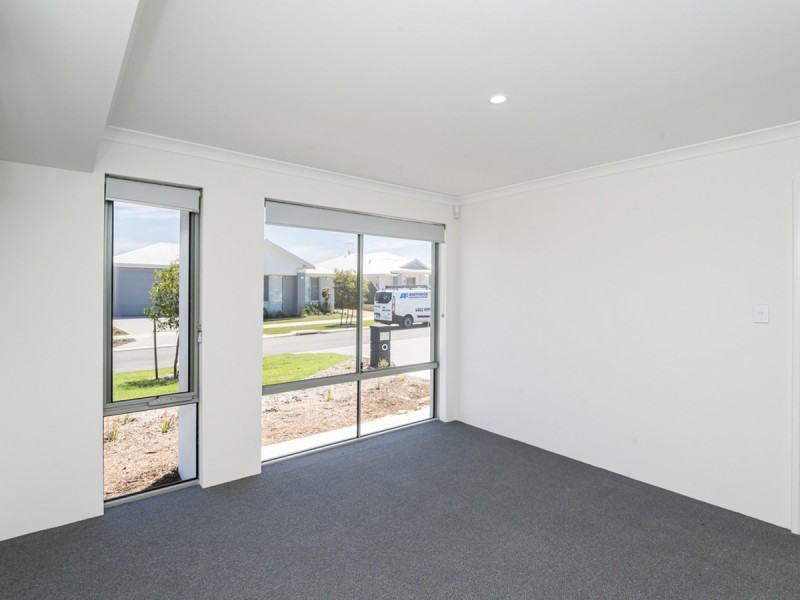 6 Glimmer Road, Eglinton WA 6034