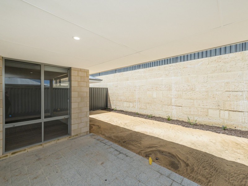 6 Glimmer Road, Eglinton WA 6034