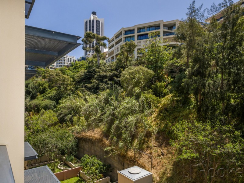 17/122 Mounts Bay Road, Perth WA 6000