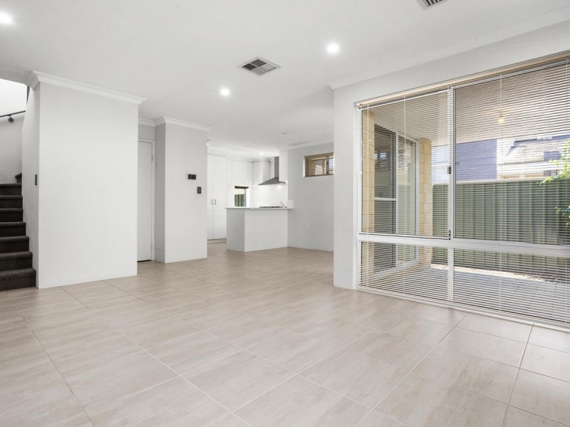 2/293 Keymer Street, Cloverdale WA 6105