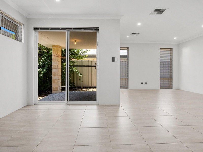 2/293 Keymer Street, Cloverdale WA 6105