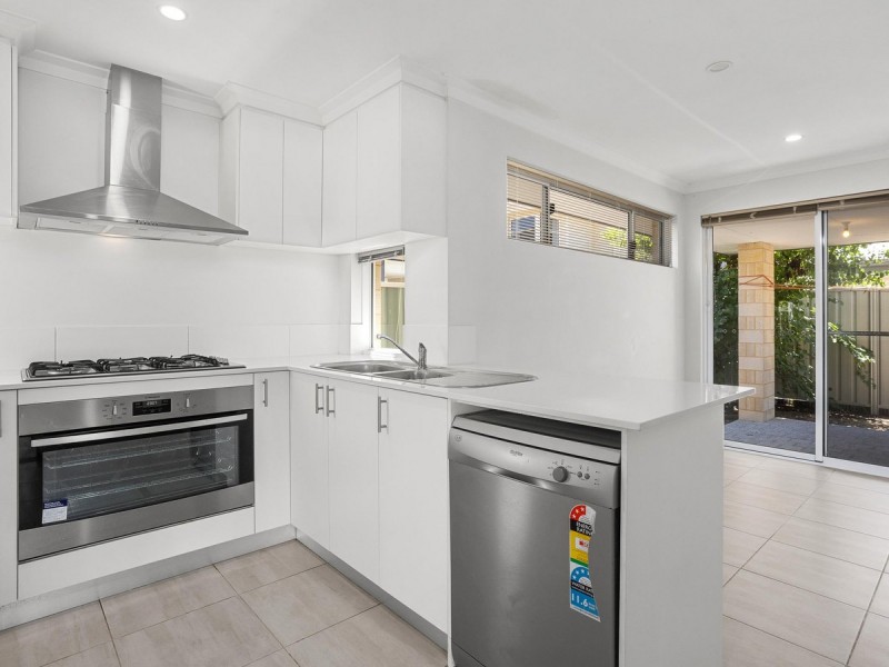 2/293 Keymer Street, Cloverdale WA 6105