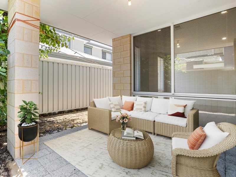 2/293 Keymer Street, Cloverdale WA 6105