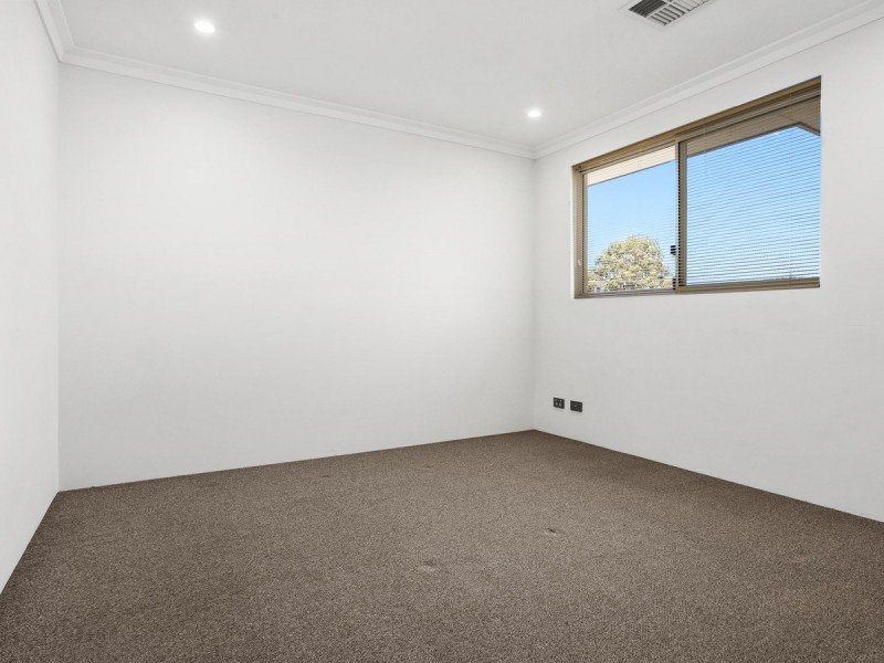 2/293 Keymer Street, Cloverdale WA 6105