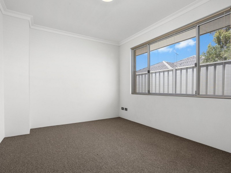 2/293 Keymer Street, Cloverdale WA 6105