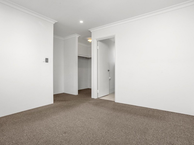 2/293 Keymer Street, Cloverdale WA 6105