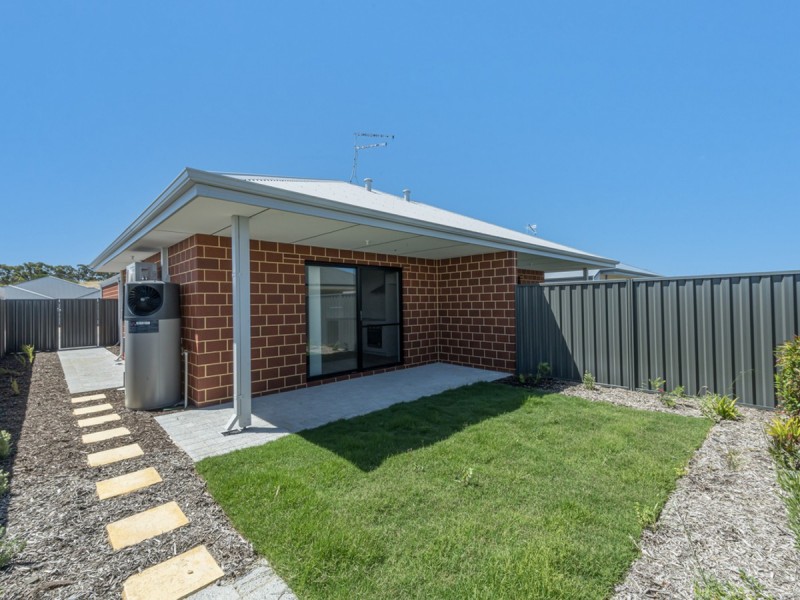 16B Cambered Avenue, Yanchep WA 6035