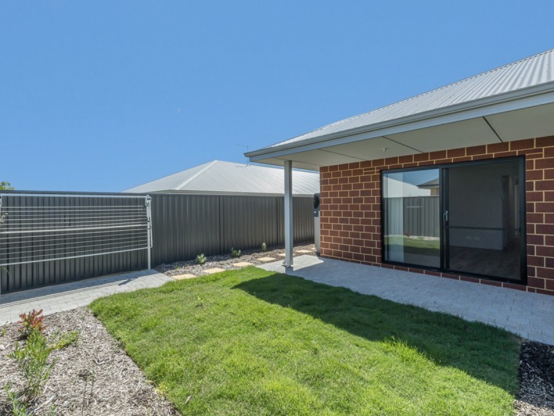 16B Cambered Avenue, Yanchep WA 6035
