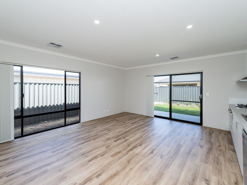 16 Cambered Avenue, Yanchep WA 6035