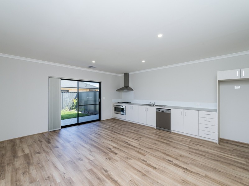 16 Cambered Avenue, Yanchep WA 6035