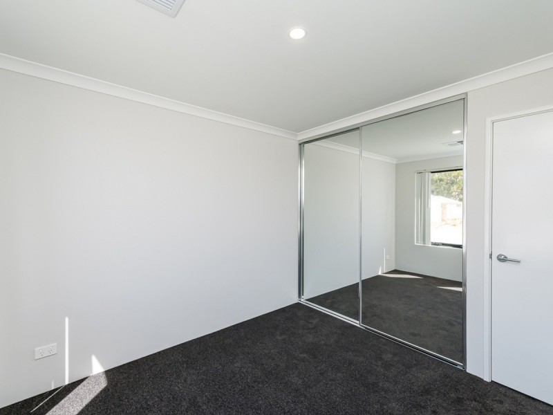 16 Cambered Avenue, Yanchep WA 6035