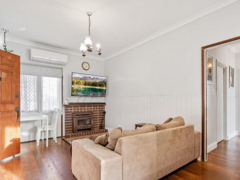 18 Hartfield Street, Queens Park WA 6107