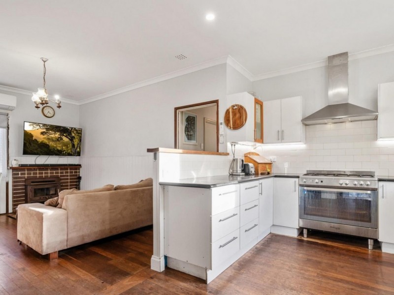 18 Hartfield Street, Queens Park WA 6107