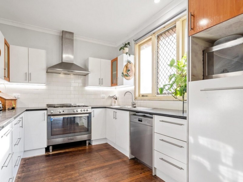 18 Hartfield Street, Queens Park WA 6107