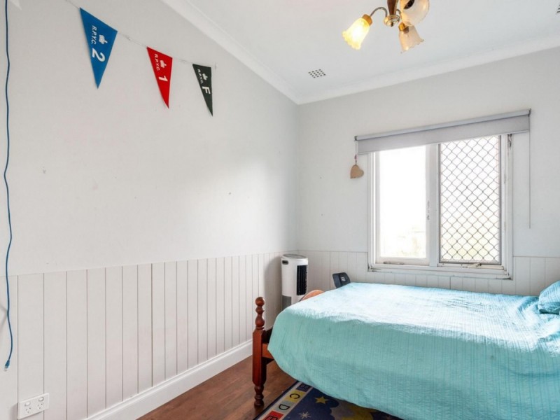 18 Hartfield Street, Queens Park WA 6107