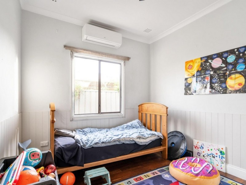 18 Hartfield Street, Queens Park WA 6107