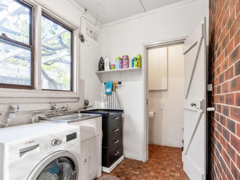 18 Hartfield Street, Queens Park WA 6107