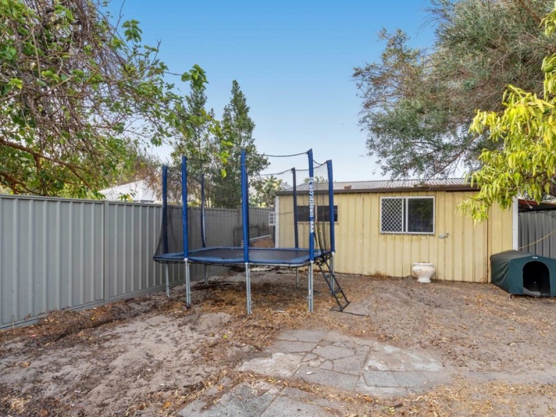 18 Hartfield Street, Queens Park WA 6107