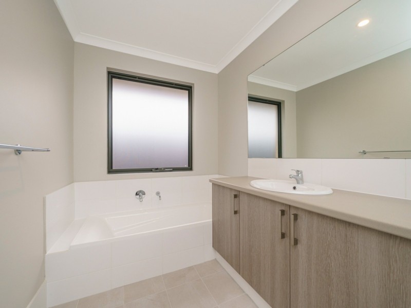 21 Karreen Way, South Guildford WA 6055