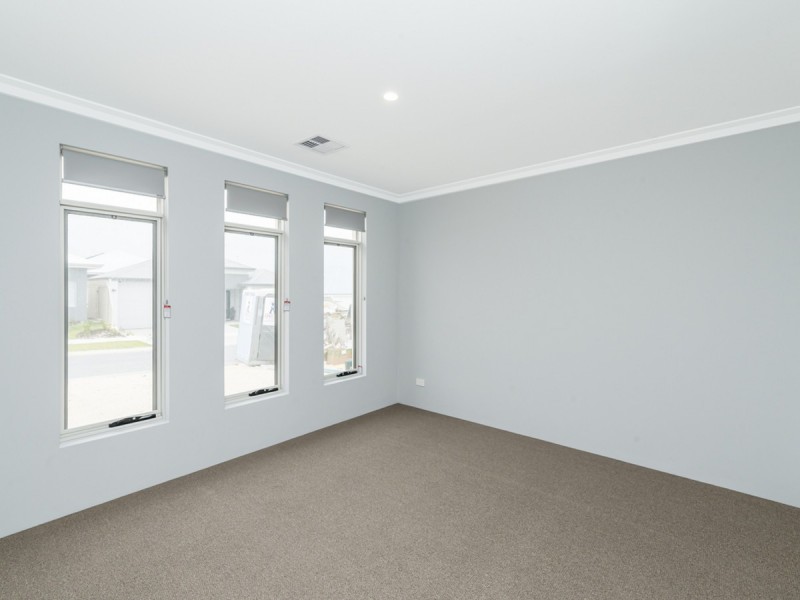 16 Holiday Way, Yanchep WA 6035