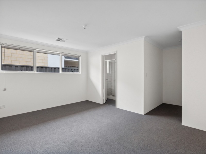 67 Denmark Loop, South Guildford WA 6055