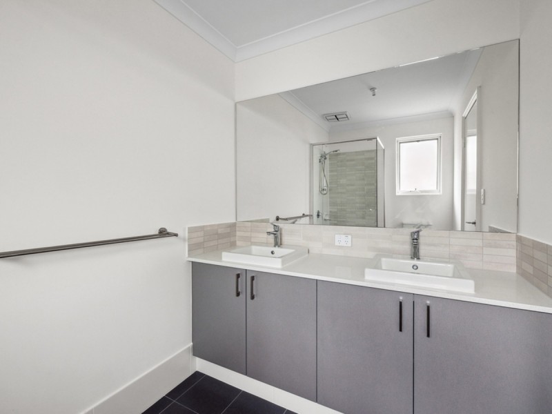 67 Denmark Loop, South Guildford WA 6055