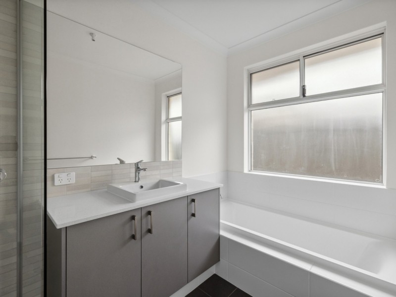 67 Denmark Loop, South Guildford WA 6055