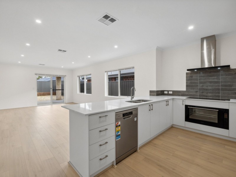 67 Denmark Loop, South Guildford WA 6055