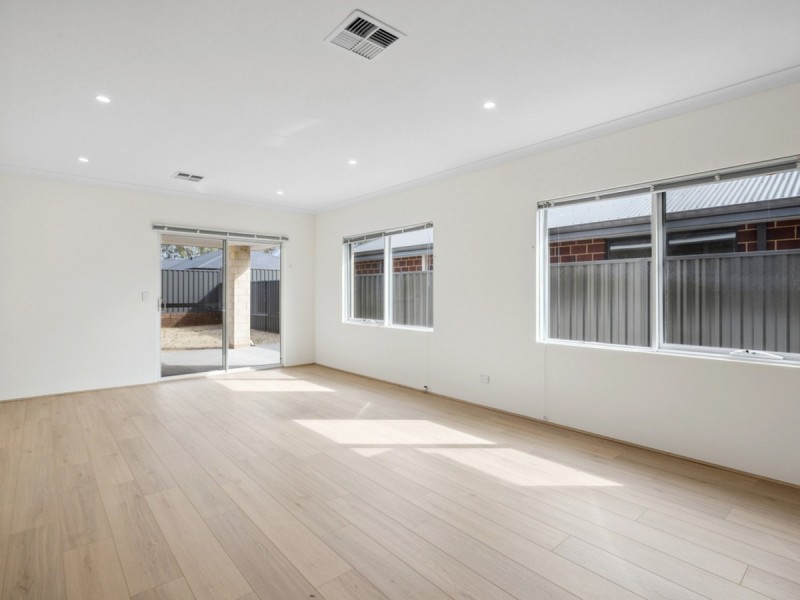 67 Denmark Loop, South Guildford WA 6055