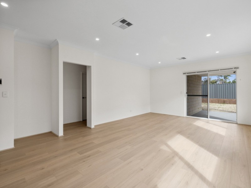67 Denmark Loop, South Guildford WA 6055