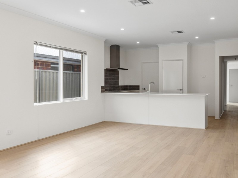 67 Denmark Loop, South Guildford WA 6055