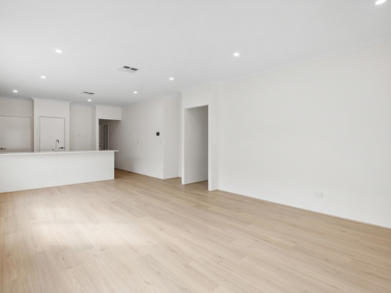 67 Denmark Loop, South Guildford WA 6055