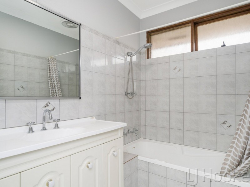 20 Nutcher Way, Parmelia WA 6167