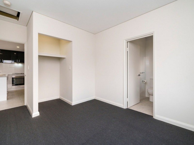 6/389 Daly Street, Cloverdale WA 6105