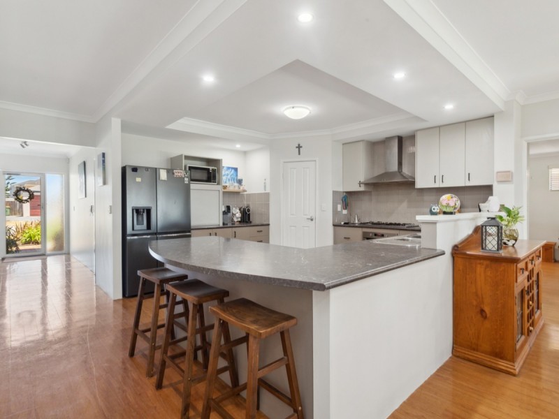 10 Grasshill Grange, Halls Head WA 6210