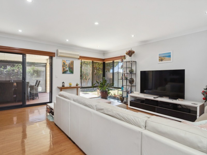 10 Grasshill Grange, Halls Head WA 6210