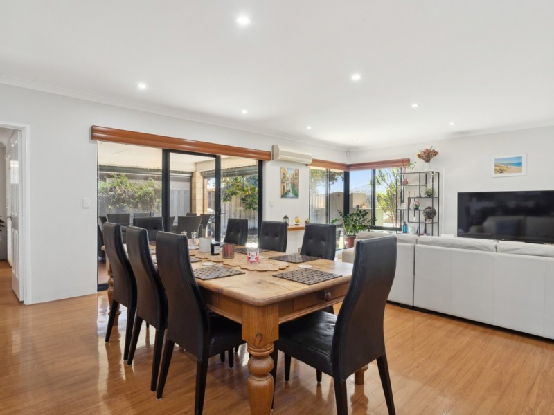 10 Grasshill Grange, Halls Head WA 6210