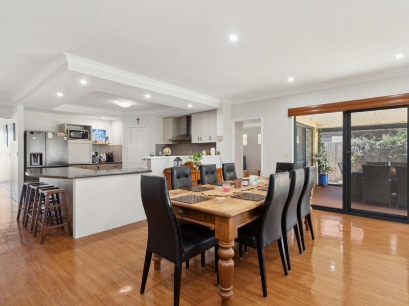 10 Grasshill Grange, Halls Head WA 6210