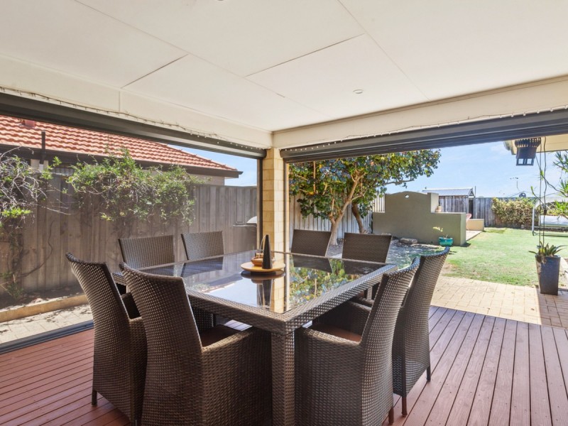 10 Grasshill Grange, Halls Head WA 6210