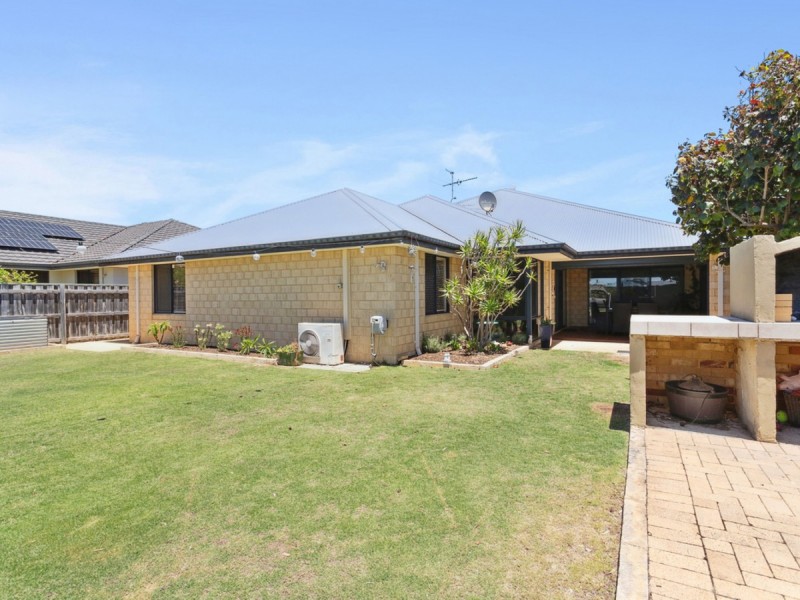 10 Grasshill Grange, Halls Head WA 6210