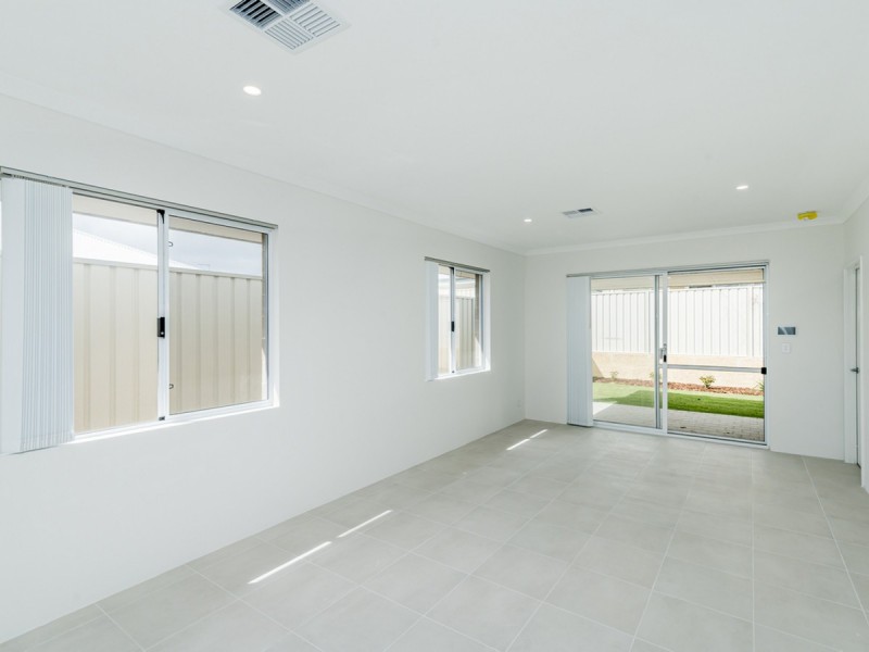 17 Paddle Way, Yanchep WA 6035