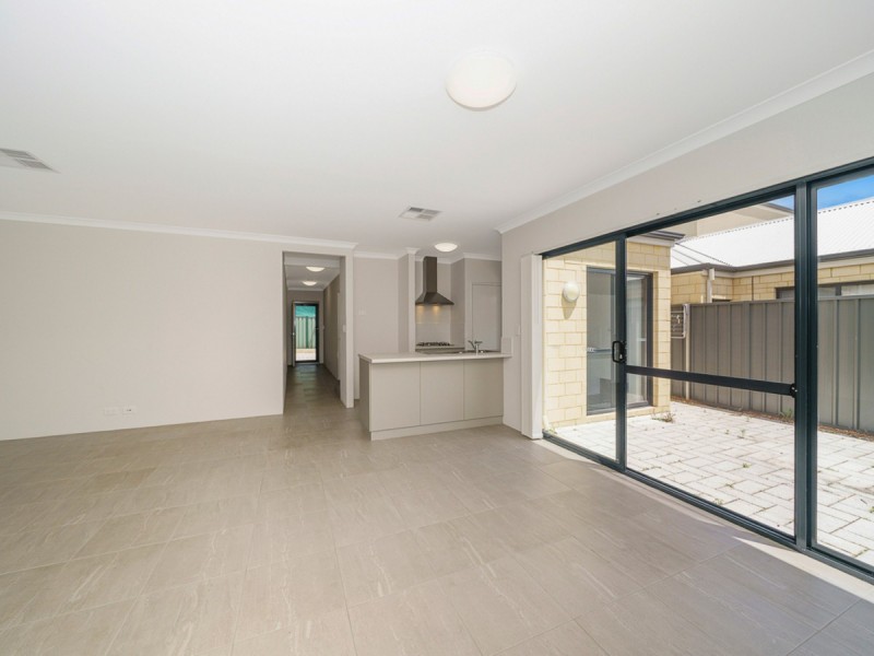 10d Smiths Avenue, Redcliffe WA 6104