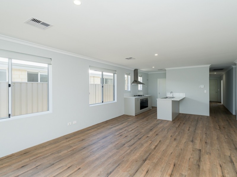 6 Holiday Way, Yanchep WA 6035