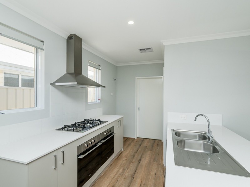 6 Holiday Way, Yanchep WA 6035